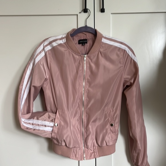 Light pink light weight jacket. - Picture 3 of 4